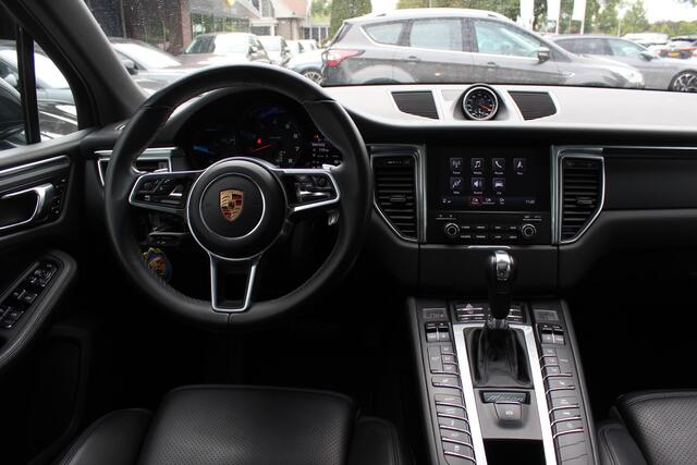 Porsche MACAN 2.0 / Panoramadak / Camera / Luchtvering / Sportchrono / Bose / 21'' / Leder / Navigatie / Comfortstoelen / DAB / Stoelverwarming / Cruise Control