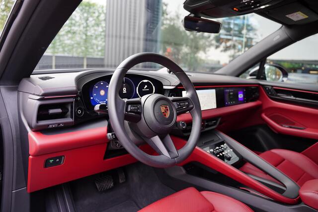 Porsche MACAN 4 100 kWh / NL-Auto / Luchtvering / Bose / 22 Inch