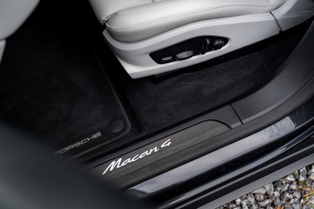 Porsche MACAN 4 100 kWh 408pk | Fabrieksgarantie | 1e. Eig.