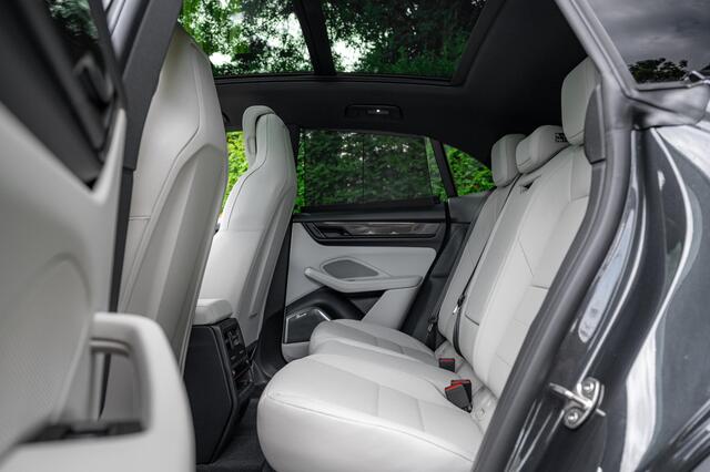 Porsche MACAN 4 100 kWh 408pk | Fabrieksgarantie | 1e. Eig.