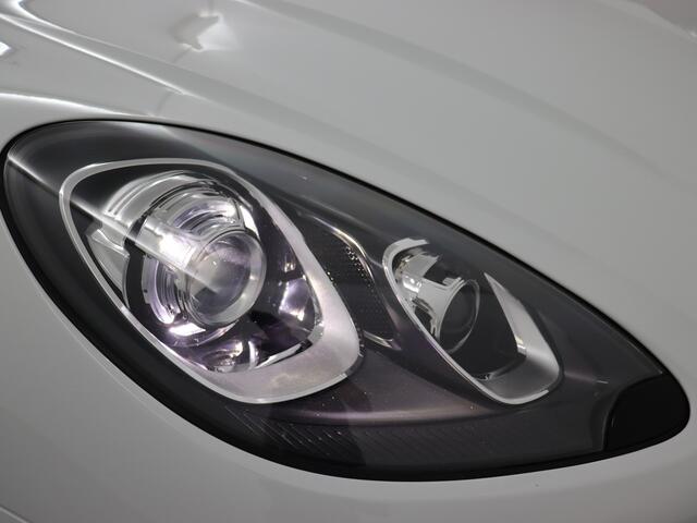 Porsche MACAN 2.0 Apple carplay/android auto, Achteruitrijcamera, Rondomzicht camera, Cruise control, Dakspoiler, Rijstrooksensor, Warmtewerend glas Dit combineert sportiviteit, comfort en pure klasse in één indrukwekkende SUV. Met zijn stijlvolle uitstraling en hoogwaardige afwerking biedt deze Porsche een premium rijervaring.