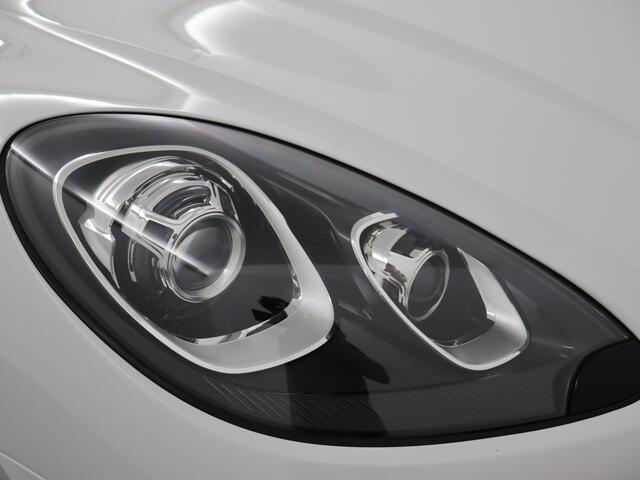 Porsche MACAN 2.0 Apple carplay/android auto, Achteruitrijcamera, Rondomzicht camera, Cruise control, Dakspoiler, Rijstrooksensor, Warmtewerend glas Dit combineert sportiviteit, comfort en pure klasse in één indrukwekkende SUV. Met zijn stijlvolle uitstraling en hoogwaardige afwerking biedt deze Porsche een premium rijervaring.