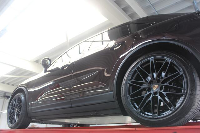Porsche MACAN 4S "Copper Ruby Metallic" PRICE INCL. VAT! "Copper Ruby Metallic" over the optional leatherpackage in black, Well-equipped with options such as a panoramic roof and RS Spyder Design wheels,"Complete Porsche dealer history since new", 1 owner- Dealer quality condition,Electric cars just aren't for us - but this is a pretty cool car (and faster than our Countach),"In 40 years this will be a classic Porsche - How remarkable"