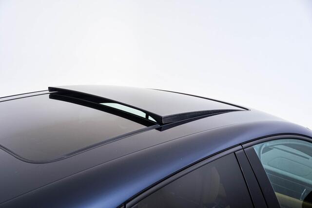 Porsche MACAN 2.0 Panoramadak - Luchtvering - Privacybeglazing - Porsche Entry & Drive - Stoelverwarming voorin - Comfort Memory - Stuurwielverwarming - SportDesign dorpelbekledingen -
