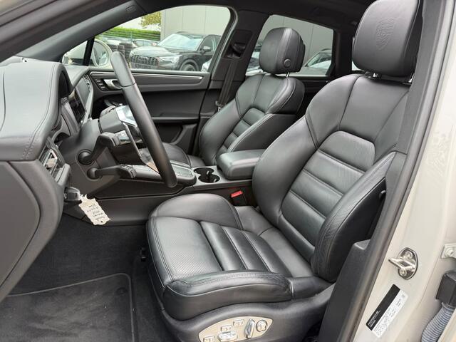 Porsche MACAN 2.0 | Panoramadak | Sportchrono | Memory Seats | Elektrische Stoelen 18 Weg Verstelbaar | Apple Carplay | PDLS LED | Luchtvering | Camera | Leer | Navigatie | Dodehoekdetectie | Cruise Control |
