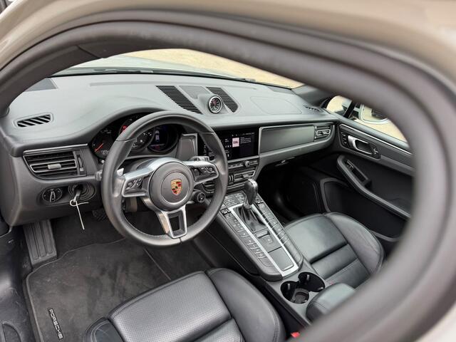 Porsche MACAN 2.0 | Panoramadak | Sportchrono | Memory Seats | Elektrische Stoelen 18 Weg Verstelbaar | Apple Carplay | PDLS LED | Luchtvering | Camera | Leer | Navigatie | Dodehoekdetectie | Cruise Control |