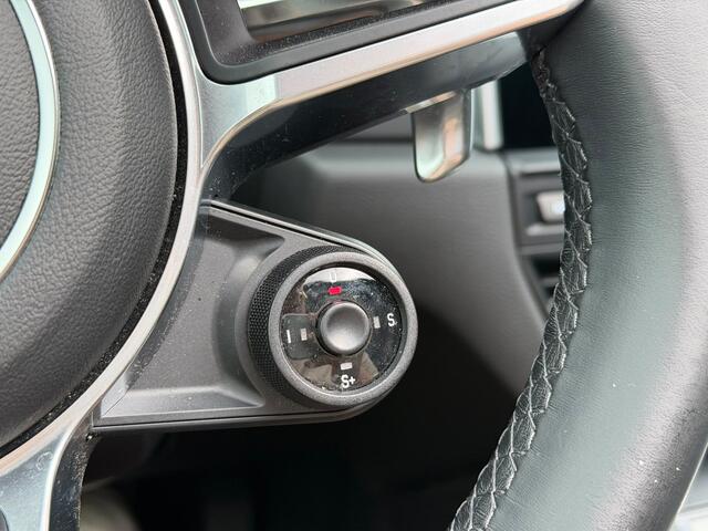 Porsche MACAN 2.0 | Panoramadak | Sportchrono | Memory Seats | Elektrische Stoelen 18 Weg Verstelbaar | Apple Carplay | PDLS LED | Luchtvering | Camera | Leer | Navigatie | Dodehoekdetectie | Cruise Control |