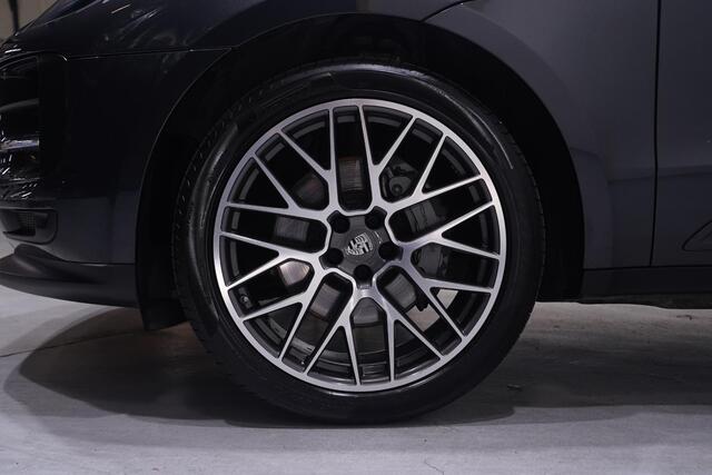 Porsche MACAN 3.0 S S 3.0 354PK ACC standkachel sportstoelen electrisch bedienbaar met memo camera Apple-carplay luchtvering trekhaak electrisch wegklapbaar sportuitlaat 21"-LMV DAB LED stoel verwarming/ventilatie schakelflippers aan het stuur
