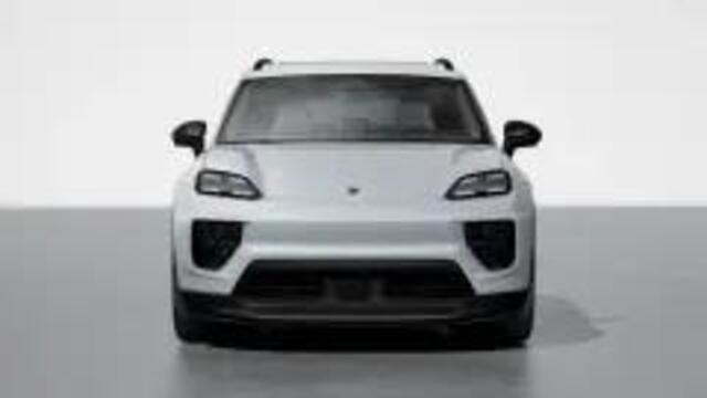 Porsche MACAN 4