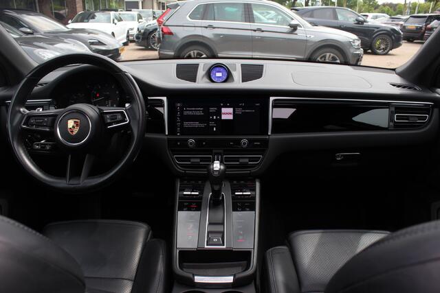 Porsche MACAN 2.0 T / Trekhaak / Panoramadak / Camera / Luchtvering / Keyless / 21'' / Adaptieve Stoelen / Sportchrono / CarPlay / Stoel+Stuurverwarming / Dodehoek / DAB / ACC – foto 2