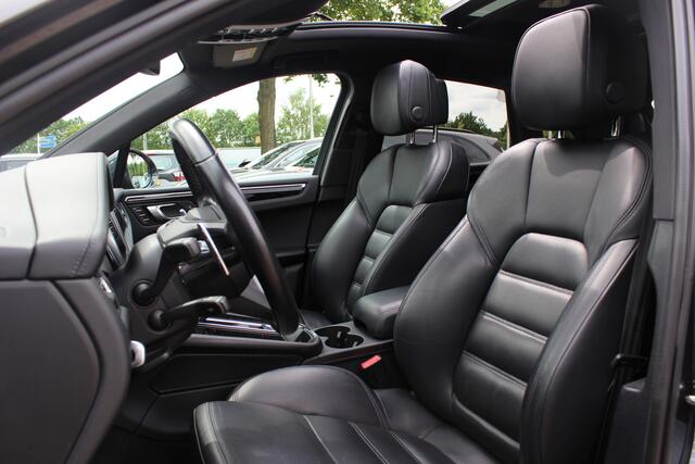 Porsche MACAN 2.0 T / Trekhaak / Panoramadak / Camera / Luchtvering / Keyless / 21'' / Adaptieve Stoelen / Sportchrono / CarPlay / Stoel+Stuurverwarming / Dodehoek / DAB / ACC – foto 4