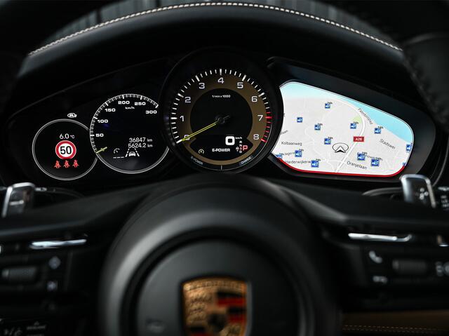 Porsche PANAMERA 2.9 4 E-Hybrid Platinum Edition · NL-auto · Panorama dak · Head up · Sport chrono · Ambiance interieur · Soft close · Bose Sound · Keyless entree · 360 Camera · Adaptieve cruise · Sport Pakket ·