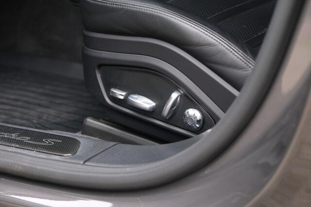 Porsche PANAMERA Sport Turismo 4.0 Turbo S E-Hybrid / Keramische remmen / Apple Carplay / Panoramadak / Sportuitlaat / Sport Chrono /