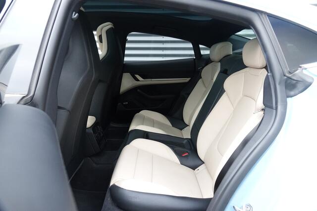 Porsche Taycan 4S 79 kWh NP 150.000! | IJSBLAUW | Sport Chrono | Pano | Warmtepomp | Innodrive | Bose | 360 |