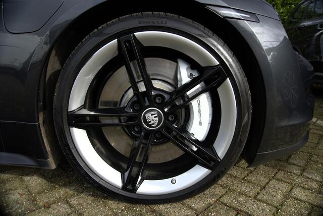 Porsche Taycan Performance 84 kWh/SportChrono/BOSE/Memory