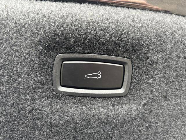 Porsche Taycan Performance 84 kWh VAN ¤84.900,- VOOR ¤79.877,- UW LENTEVOORDEEL: ¤5.023,- | ORIG. NL. NAP KM.| 360 CAMERA