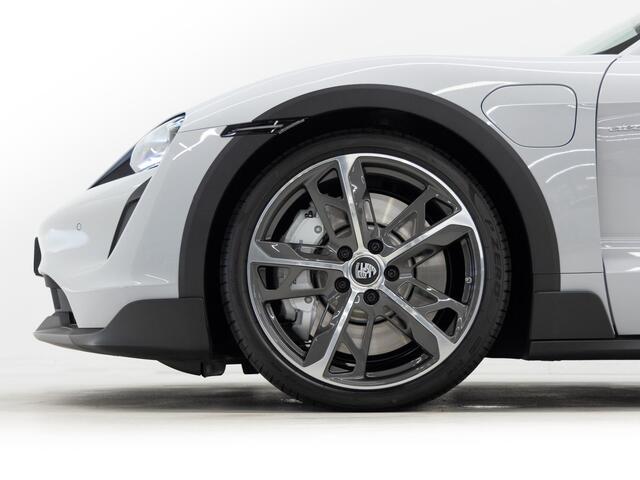 Porsche Taycan Turbo Cross Turismo