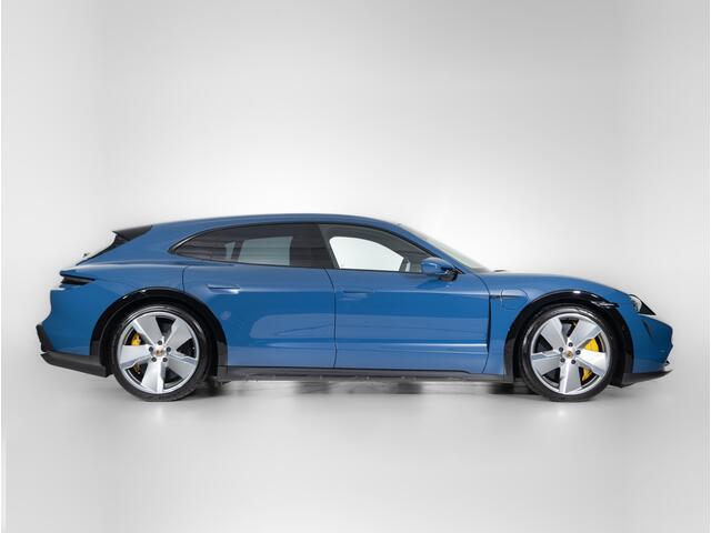 Porsche Taycan Turbo S Cross Turismo