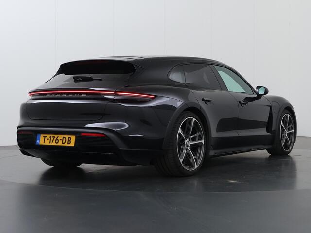 Porsche Taycan Cross Turismo 4 93 kWh | SOH 95% | Stoel/Stuurverwarming | Panoramadak | Sport-Chrono | Warmtepomp | PESS | Bose Audio | Camera | PASM | Rijassistent-Systeem | DAB | Adaptieve Cruise Control | Adaptieve Sportstoelen + 18-Wegs Memory |