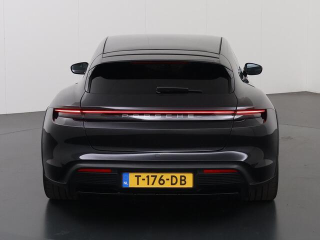 Porsche Taycan Cross Turismo 4 93 kWh | SOH 95% | Stoel/Stuurverwarming | Panoramadak | Sport-Chrono | Warmtepomp | PESS | Bose Audio | Camera | PASM | Rijassistent-Systeem | DAB | Adaptieve Cruise Control | Adaptieve Sportstoelen + 18-Wegs Memory |