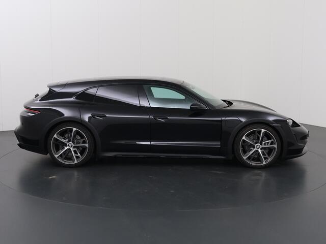 Porsche Taycan Cross Turismo 4 93 kWh | SOH 95% | Stoel/Stuurverwarming | Panoramadak | Sport-Chrono | Warmtepomp | PESS | Bose Audio | Camera | PASM | Rijassistent-Systeem | DAB | Adaptieve Cruise Control | Adaptieve Sportstoelen + 18-Wegs Memory |