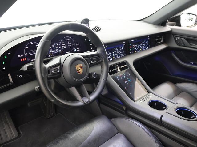 Porsche Taycan Cross Turismo 4 93 kWh | SOH 95% | Stoel/Stuurverwarming | Panoramadak | Sport-Chrono | Warmtepomp | PESS | Bose Audio | Camera | PASM | Rijassistent-Systeem | DAB | Adaptieve Cruise Control | Adaptieve Sportstoelen + 18-Wegs Memory |