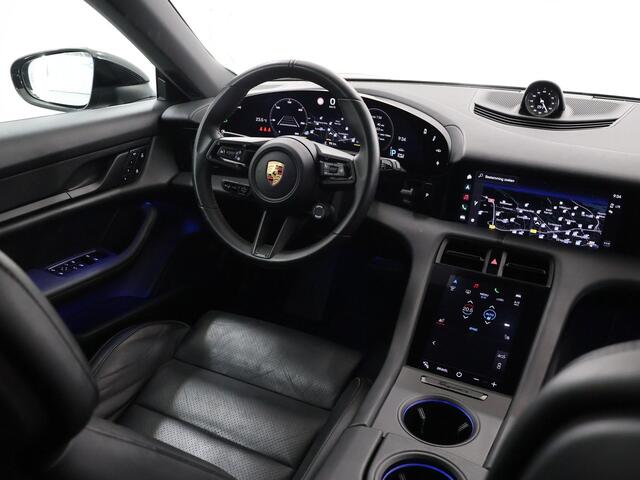 Porsche Taycan Cross Turismo 4 93 kWh | SOH 95% | Stoel/Stuurverwarming | Panoramadak | Sport-Chrono | Warmtepomp | PESS | Bose Audio | Camera | PASM | Rijassistent-Systeem | DAB | Adaptieve Cruise Control | Adaptieve Sportstoelen + 18-Wegs Memory |