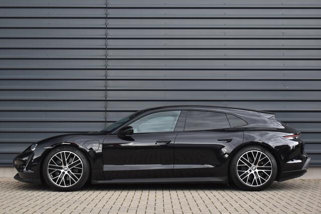 Porsche Taycan Sport Turismo 79 kWh Sport Chrono | ACC | Passagiers Display | 360 Camera | Bose | Stuurverwarming | Luchtvering | GT-Sportstuur |