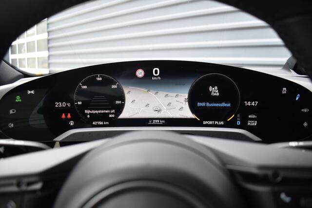 Porsche Taycan Sport Turismo 79 kWh Sport Chrono | ACC | Passagiers Display | 360 Camera | Bose | Stuurverwarming | Luchtvering | GT-Sportstuur |