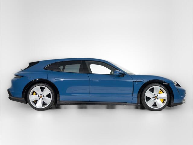 Porsche Taycan Turbo S Cross Turismo