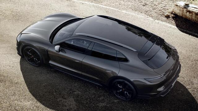 Porsche Taycan Turbo S Cross Turismo