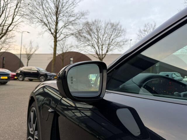 Porsche Taycan Performance 84 kWh VAN: 68.900,- VOOR: 64.440,- UW EINDEJAARSVOORDEEL: 4.460,- EURO | ADAPT. CRUISE | DODE HOEK HERKENNING | SPORTCHRONO | HEAD UP | WARMTEPOMP | DIRECT LEVERBAAR NET PORSCHE ONDERHOUD GEHAD |