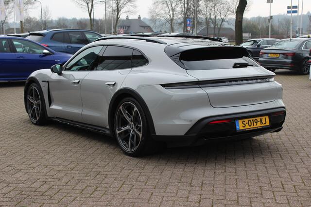 Porsche Taycan Cross Turismo 4 93 kWh / NL Auto! / NIEUWSTAAT! / Panoramadak / 360Camera / Passenger Display / Achterasbesturing / Matrix LED / 21'' / Adaptieve Stoelen / Luchtvering / Stoelventilatie / Dodehoek / Stuurverwarming