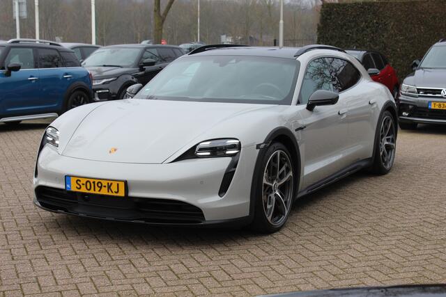 Porsche Taycan Cross Turismo 4 93 kWh / NL Auto! / NIEUWSTAAT! / Panoramadak / 360Camera / Passenger Display / Achterasbesturing / Matrix LED / 21'' / Adaptieve Stoelen / Luchtvering / Stoelventilatie / Dodehoek / Stuurverwarming
