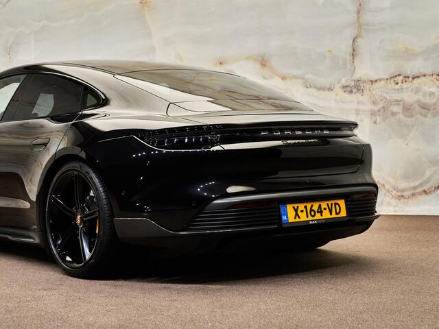 Porsche Taycan Turbo S, PCCB, PDCC, SportDesign, carbon, pano, Burmester, InnoDrive matrix-LED, 21", HUD, keyless, privacy