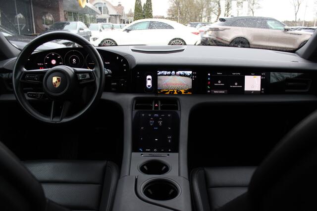 Porsche Taycan Cross Turismo 4 93 kWh / Panoramadak / Camera / Passenger Display / Nachtzicht / 20'' / Bose / Stuur+Stoelverwarming / DAB / Cruise Control