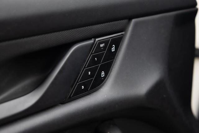 Porsche Taycan Performance 93 kWh | Panoramadak | Warmtepomp | Camera | 5 zits |