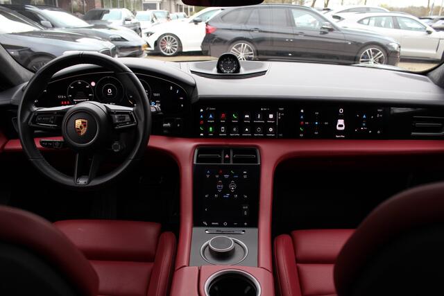 Porsche Taycan Cross Turismo Turbo S 93 kWh / SoH 90,9% / Panoramadak / 360Camera / Head-up / Passenger Display / Luchtvering / 21'' / Bose / Keyless / Sportdesign+Chrono / Stoelventilatie+Verwarming / Stuurverwarming / Dodehoek / DAB