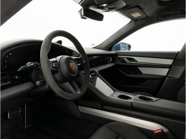 Porsche Taycan Turbo S Cross Turismo