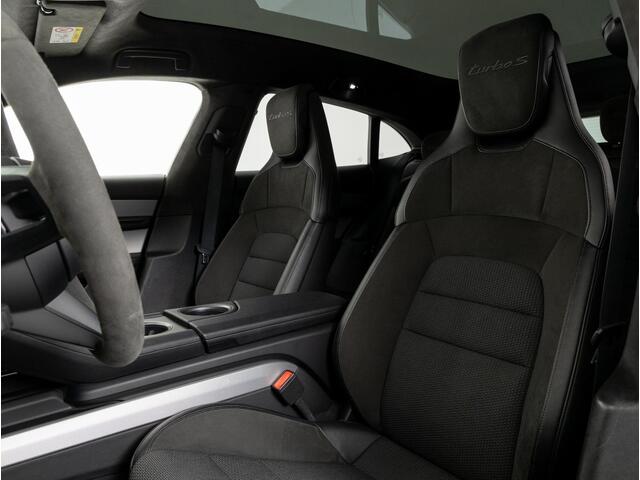 Porsche Taycan Turbo S Cross Turismo