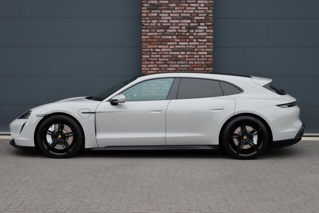 Porsche Taycan Sport Turismo 79 kWh | Achterasbesturing | Luchtvering | Sport-Chrono | ACC | Panoramadak | 18-wegs | BOSE | Memory | Surround Camera | Verwarmd Stuurwiel |