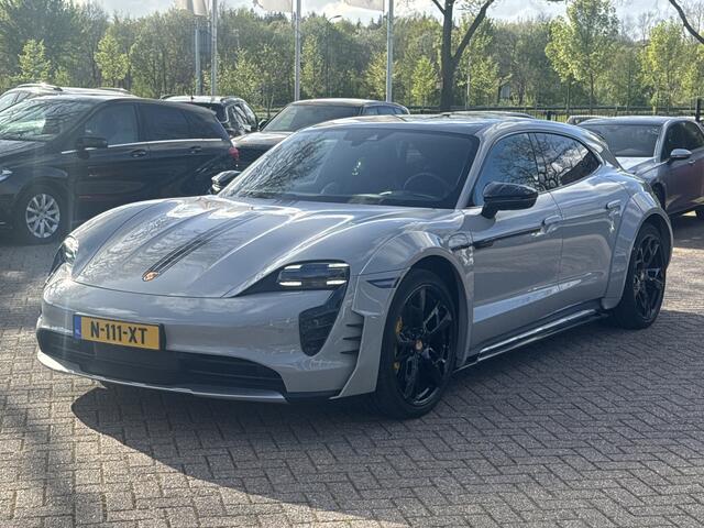 Porsche Taycan Cross Turismo 4 93 kWh / SoH 92,2% / Panoramadak / 360Camera / Passenger Display / Adaptieve Stoelen / Luchtvering / 21'' / Bose / Keyless / Sportchrono / Stoelventilatie / Stoelverwarming 4x / DAB / ACC