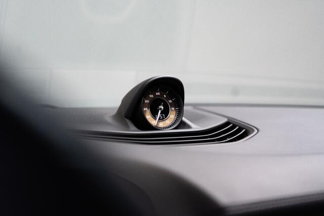 Porsche Taycan Cross 4 93 KWH, Dual display, Panodak, 20 Inch, Sportchrono, Bose, Ad.cruise, dealeronderhouden