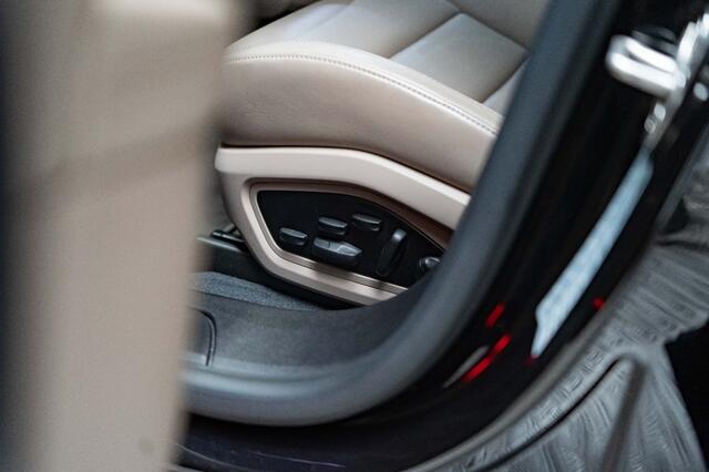 Porsche Taycan Cross 4 93 KWH, Dual display, Panodak, 20 Inch, Sportchrono, Bose, Ad.cruise, dealeronderhouden
