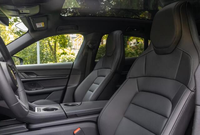 Porsche Taycan Sport Turismo 105 kWh 435 PK Panoramadak Matrix ACC InnoDrive BOSE SurroundView