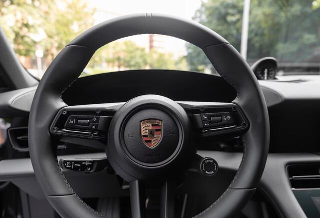 Porsche Taycan Sport Turismo 105 kWh 435 PK Panoramadak Matrix ACC InnoDrive BOSE SurroundView