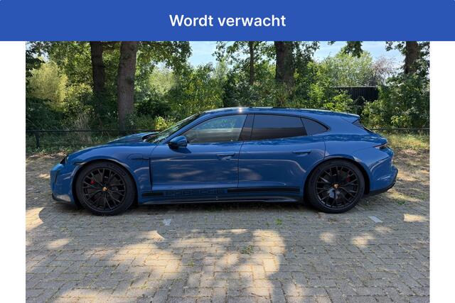 Porsche Taycan Sport Turismo GTS 93 kWh - Rode stiksel / gordels - Lederen Dashbord - Sport Chrono - Passenger display - Carbon stuur inleg - Luxe zelf dimmend glazen dak - Alcantara hemel - 21 inch - VOLLE UITVOERING - Bose - Adaptieve cruise - extra getint glas