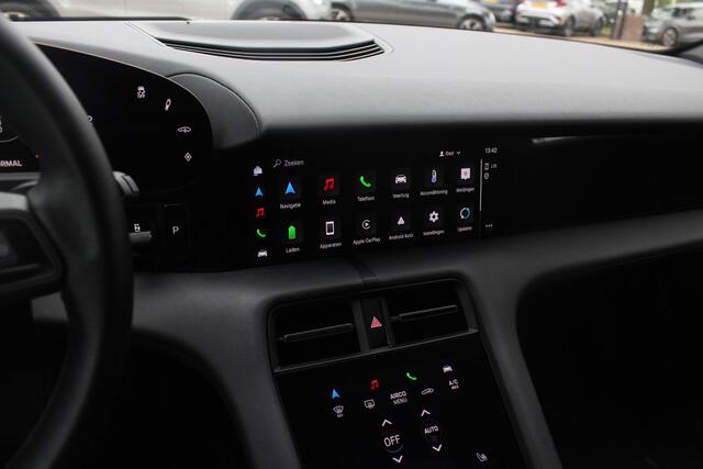 Porsche Taycan Performance 84 kWh / Panoramadak / Camera / Luchtvering / 20'' / Leder / CarPlay / Stoelverwarming / DAB / ACC
