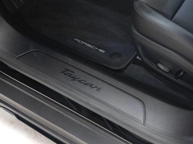 Porsche Taycan 4 Cross Turismo