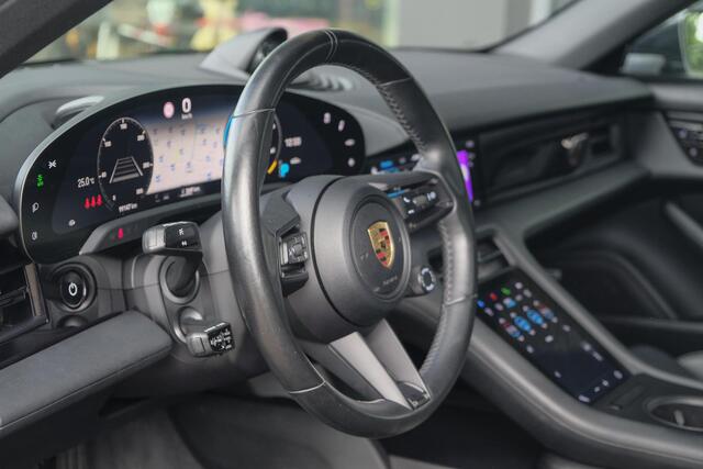 Porsche Taycan Performance Plus 476pk 93,4 kWh Panoramadak *BTW* Luchtvering Bose Comfortstoelen NLauto 1e Eigenaar